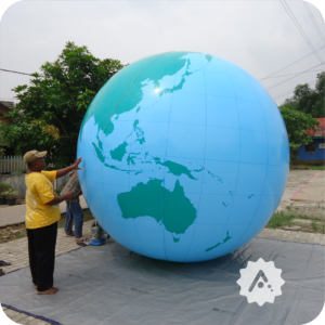 balon globe dan bola dunia